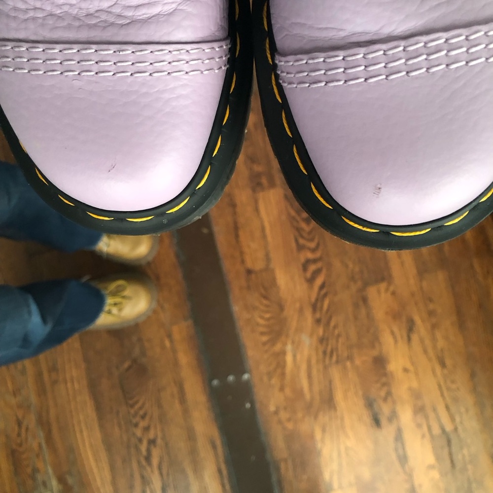 Dr. Martens - lilac Devon boots w flower buckle - Picture 5 of 9